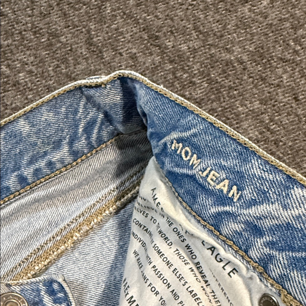 American Eagle Outfitters Light Blue Mom Jeans - Picture 6 of 6